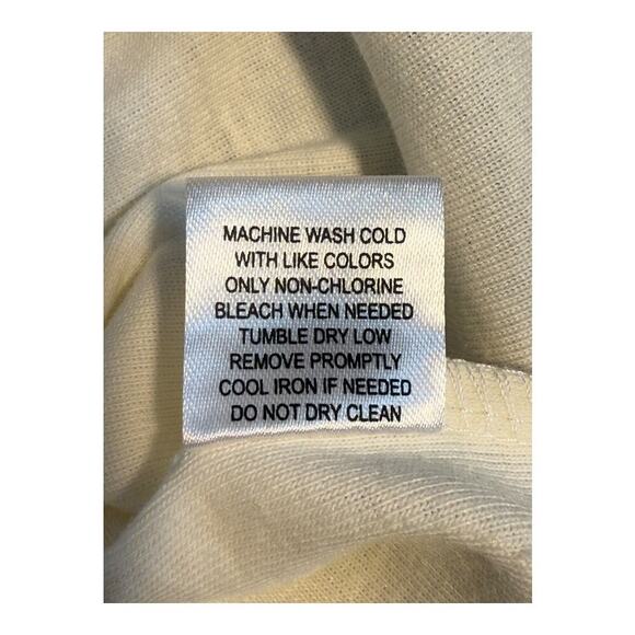 NEW Vinyl Icons Women’s XS Bow Graphic‎ Print T-Shirt NWOT - Picture 9 of 9